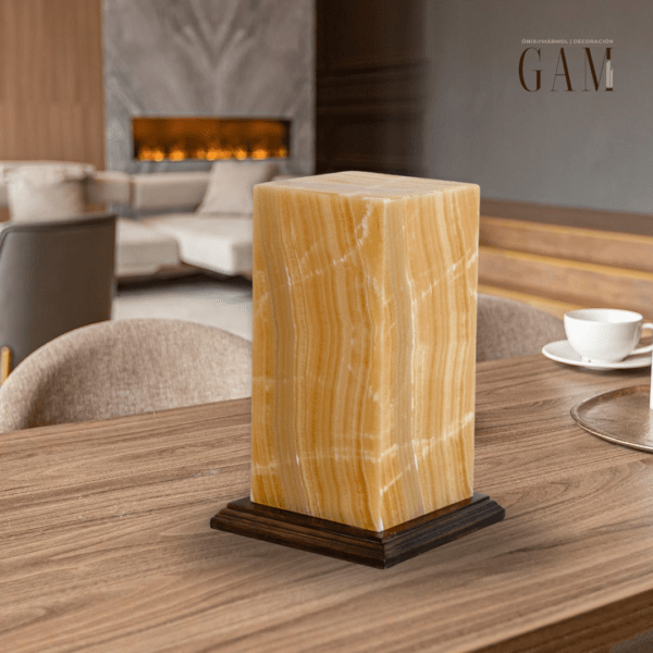 lampara de onix naranja rectangular con base de madera