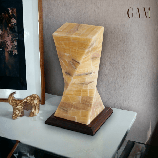 lampara de onix con madera en forma torcida