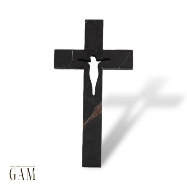 cruz de cristo en mármol negro