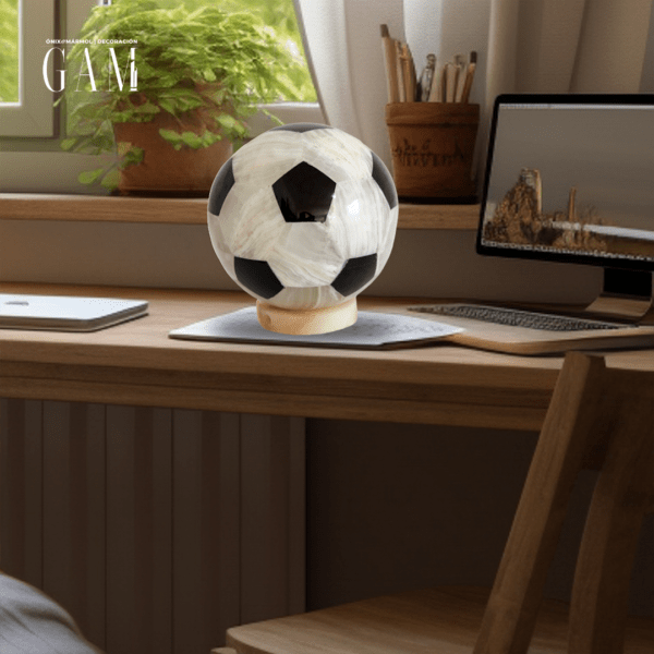 Lámpara de ónix en forma de balon de fútbol