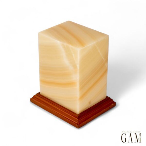 urna para cenizas de piedra ónix con base de madera cedro